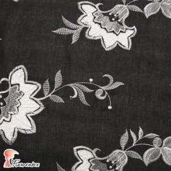 BORDADO 13. Embroidered batiste fabric with cotton thread.