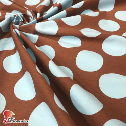 AINOA. Tela satinada elástica, perfecta para trajes de flamenca muy entallados. Estampado de lunares mediano de 6 cm.