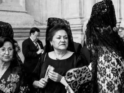 Vestir de mantilla: telas para Semana Santa